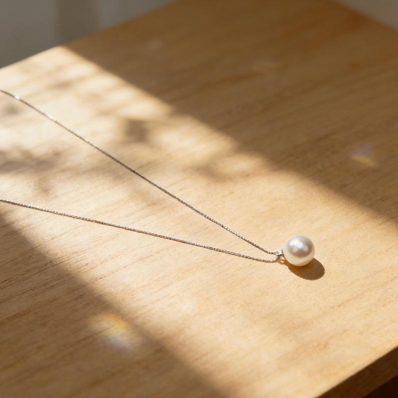 Elegant S925 Sterling Silver Pendant Necklace with Large Pearl - Stylish, Lightweight, Versatile Clavicle and Sweater Chain. 925 Silver