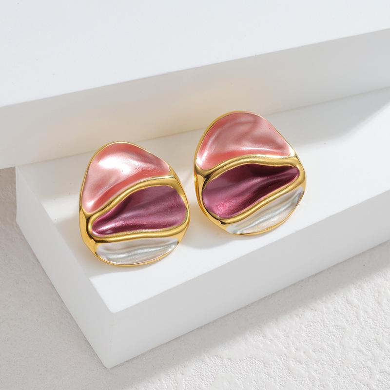 Ins Stainless Steel Irregular Pleated Contrast Color Stud Earrings for Women - Niche Design, Simple Commuting Accessory for Autumn and Winter.