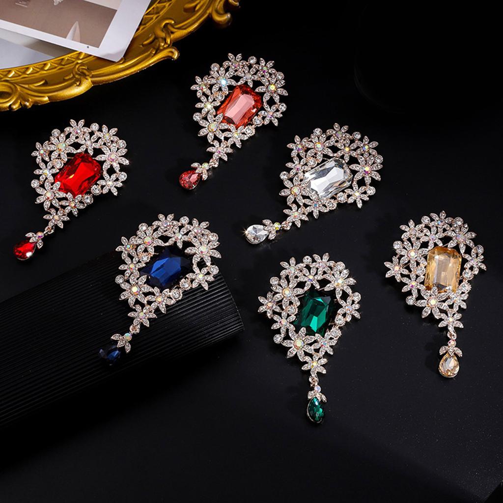 Elegant Floral Brooch for Women Vintage Inspired Alloy Crystals Embellished Accessory for Weddings Parties Daily Wear