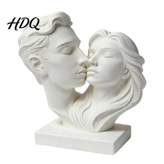 Modern Romantic Statue 3D Printed Couple Hugging Kissing Statue Minimalist Art Sculpture Matte White Bust Figurine for Desk Shelf Home Decor