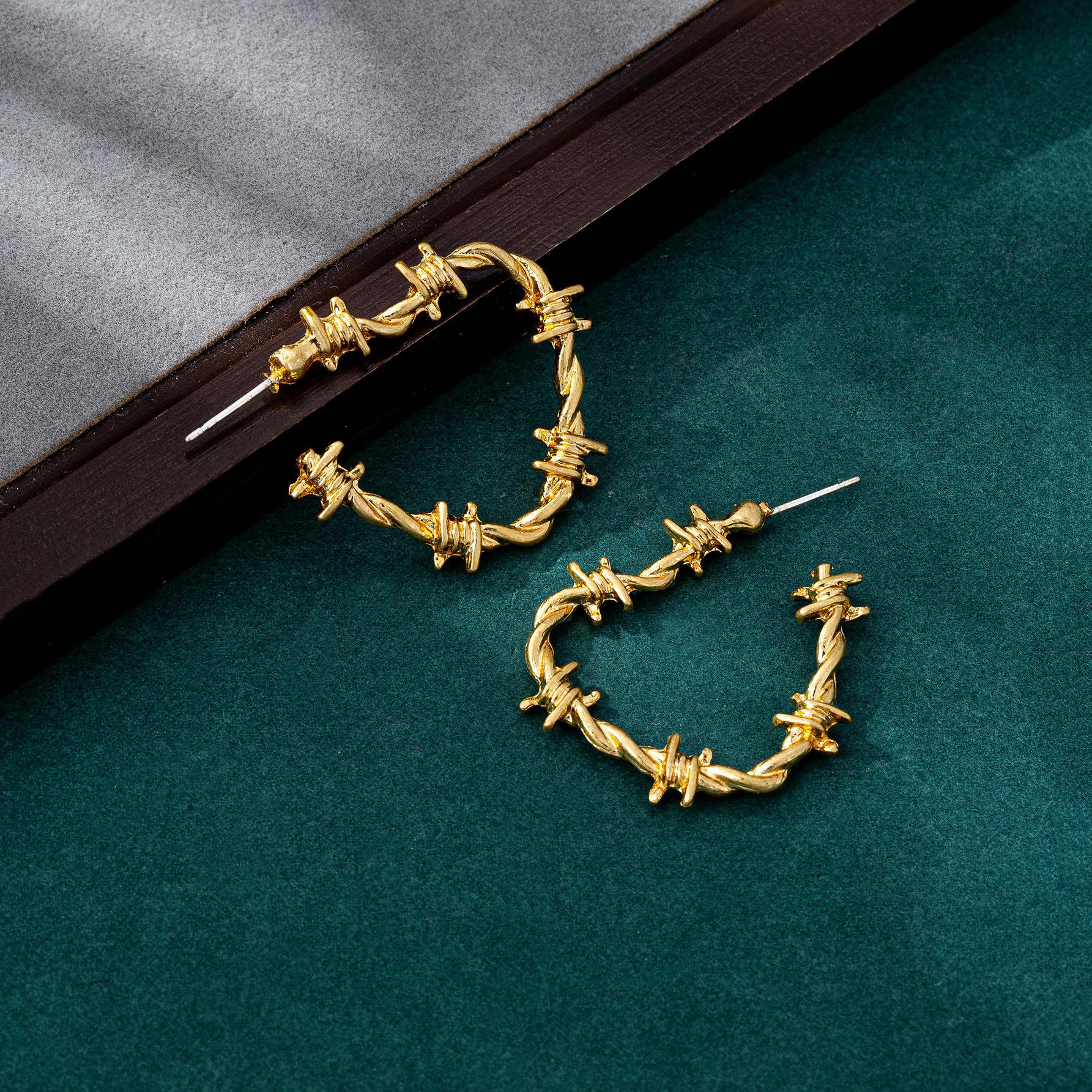 

Модные серьги-подвески для женщин золотой