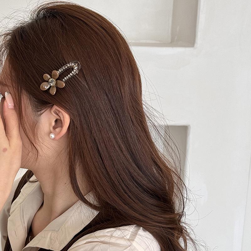 Koreańskie akcesoria do włosów dla kobiet dziewczynka klips wsuwka kwiaty cyrkonie krab spinka do włosów nakrycie głowy vintage modne wiodąca moda słodkie