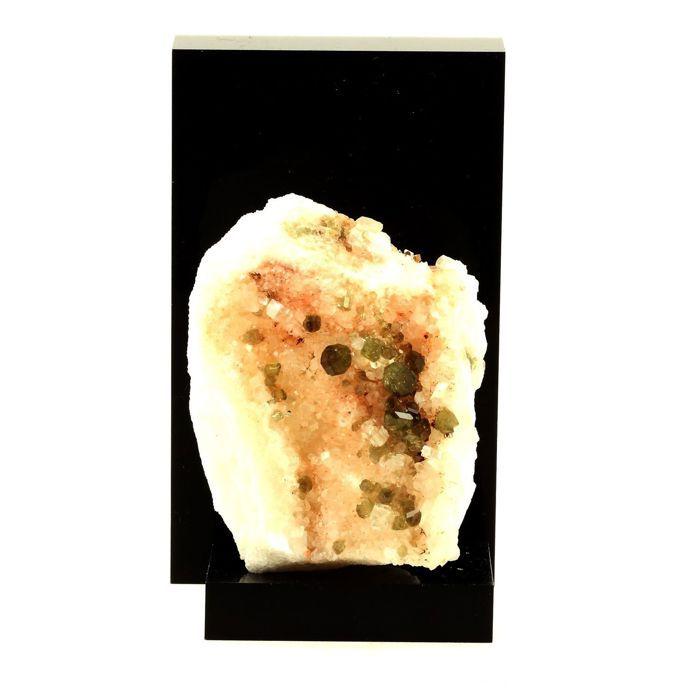 Pierres et Minéraux. Uvite, Magnesite. 1355.5 ct. Brumado, Bahia, Brésil.