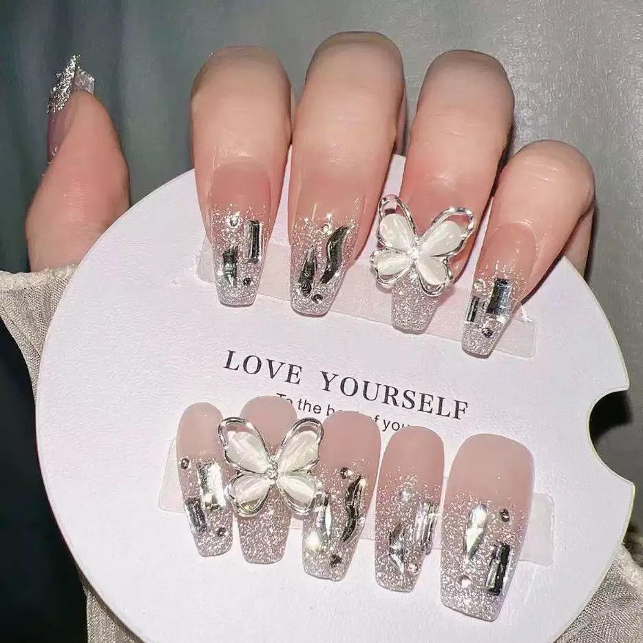 10-teilige handgefertigte Strass-Schmetterlingsnägel, super funkelnd, abnehmbare Maniküre mit Aufhellungseffekt, heißer Internet-Promi-Stil