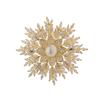 Broche de copo de nieve con perlas de agua dulce y microcirconita de cobre de alta gama