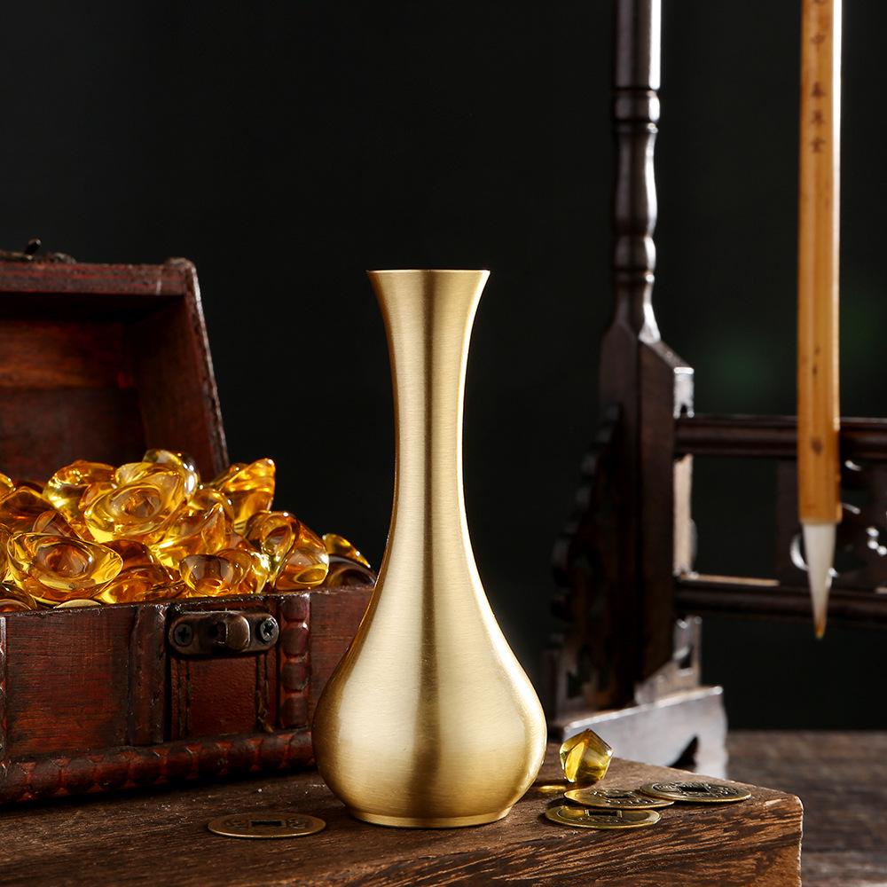 

Старинная ваза из латуни с золотым напылением: Высококлассный декор офиса или гостиной с композициями из сухоцветов