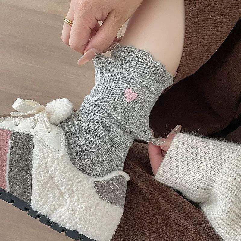 Solid Color Lace Double-stitch Simple and Versatile Embroidered Heart-shaped Mid-calf Pile Socks for Women, College-style Long Socks