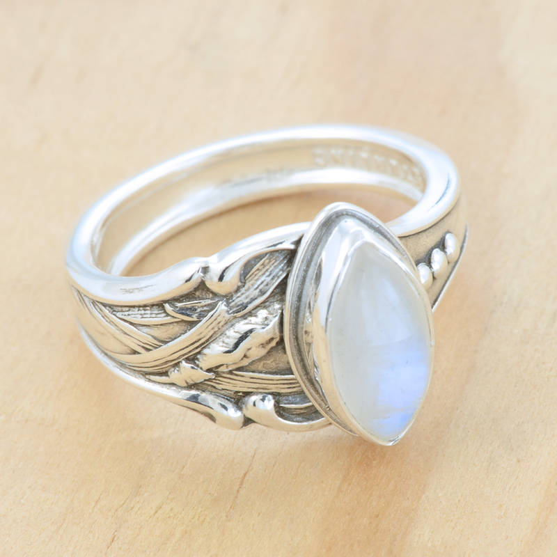Vintage Inlaid Imitation Moonstone Women's Ring Ethnic CopperColor Hand Carving Daily Wear Party Jewelry Anniversary Gift