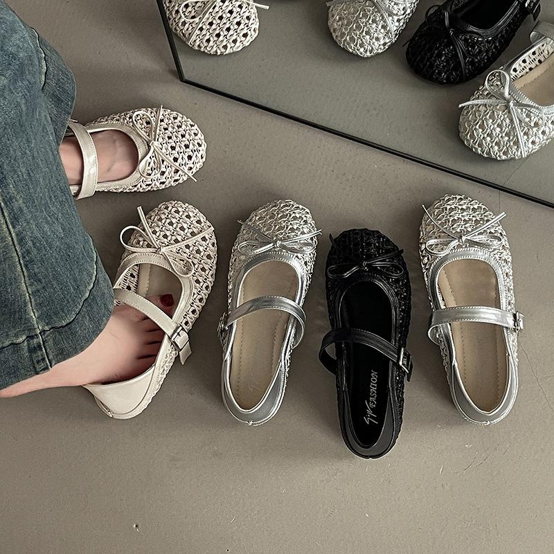 Versatile casual retro hollow breathable shallow mouth Mary Jane shoes girls summer fashion buckle sandals flat single shoes