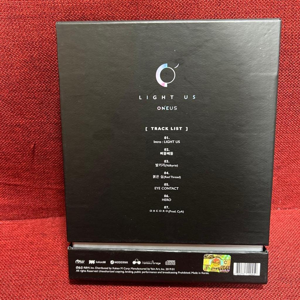 [USED] ONEUS Light us Hwanwoong autographed