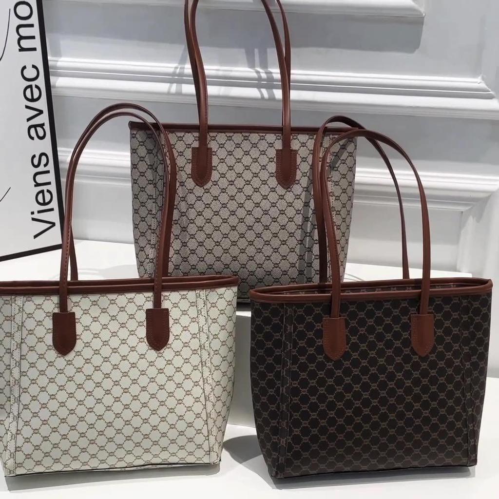 Wszechstronna torba tote o dużej pojemności: Moda Jesień/Zima 2025 dla Studentów i Dojeżdżających do Pracy