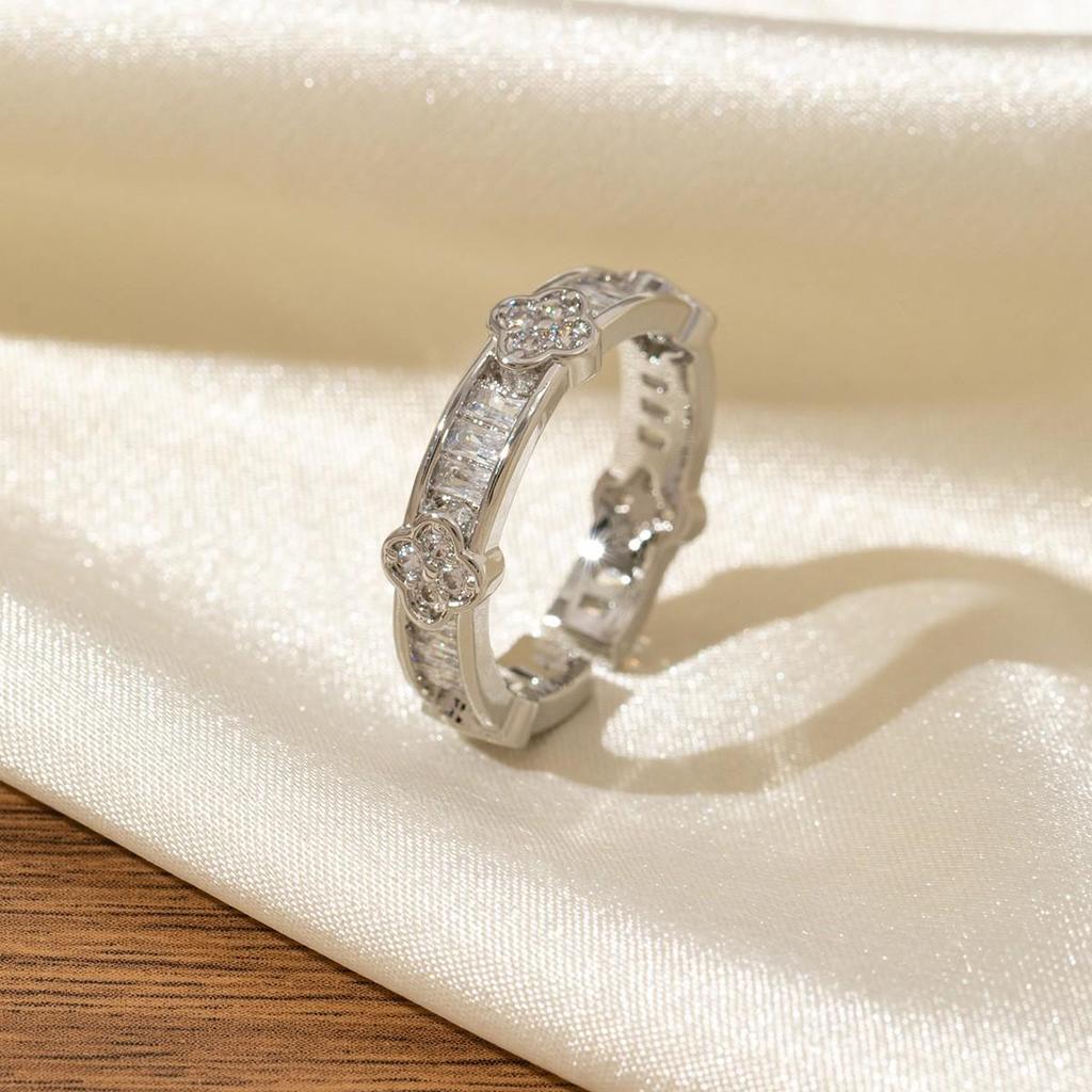 Hollow Rhombus Two-Tone Diamond-Studded Four-Leaf Clover Zirconia Ring for Women