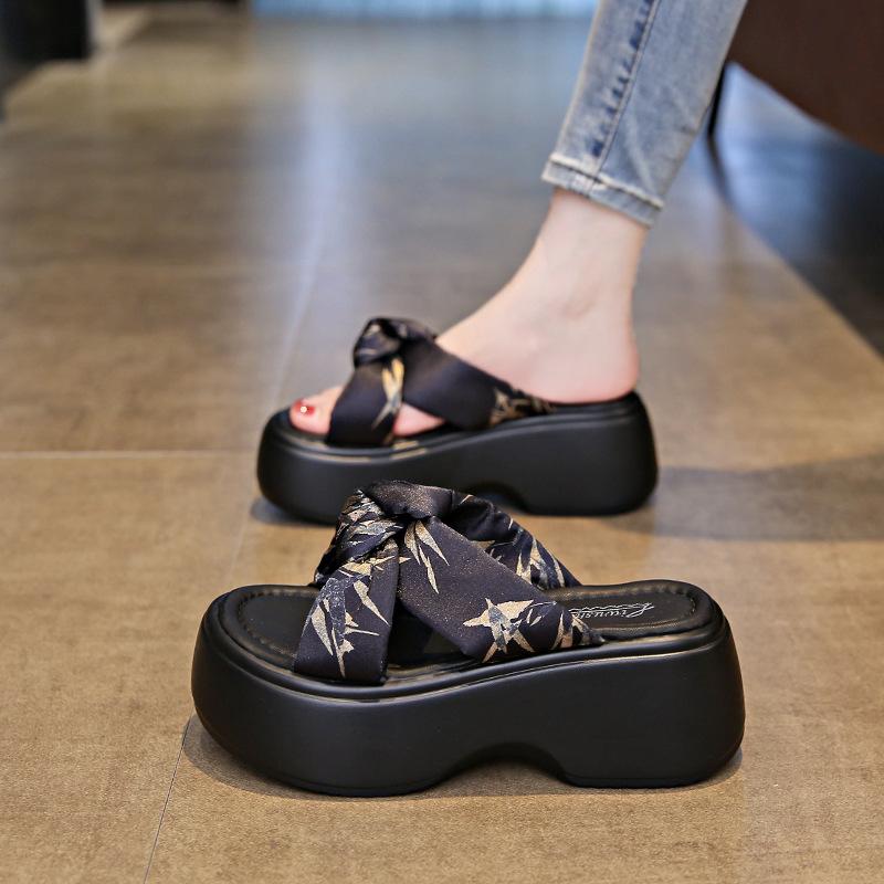 

Шлепанцы на толстой подошве для увеличения роста для женщин, новая женская обувь, сандалии на одно слово, повседневная пляжная обувь 40 чёрный