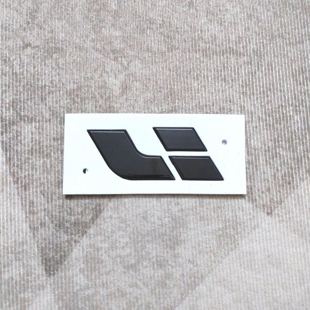 Ideal L9 L8 L7 L6 front hood logo is bright black, rear logo is pasted with tailgate lettering, original factory bright black