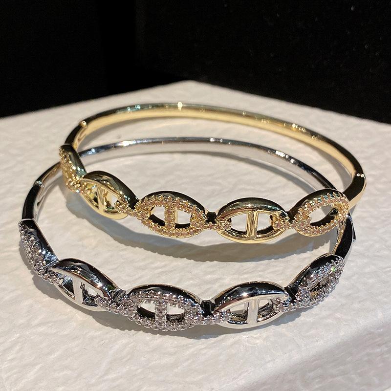 

New European and American Electric Bracelet with Micro Inlaid Zircon, Fashionable, Luxurious, and High-end Accessories 17CM золотий