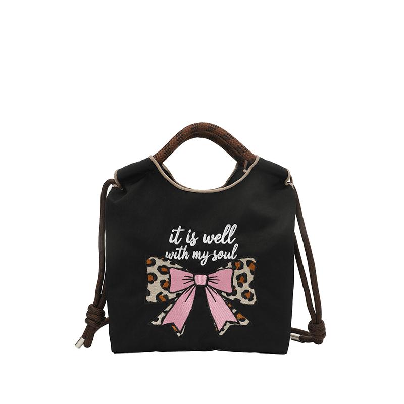 

Большая вместимость Изысканная вышивка Персональные сумки-тоут Супер крутые Натуральный стиль Горячие трендовые сумки через плечо для женщин 2026 Новый чёрный