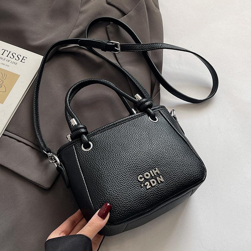 This year, the popular lychee pattern is simple and high-end, portable bucket bag, women's commuting versatile casual style messenger bag