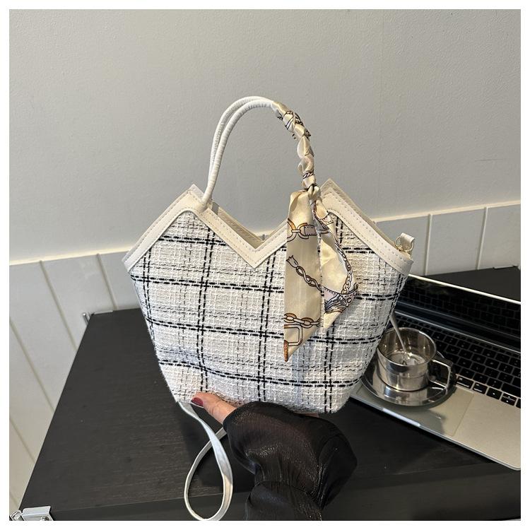 

Популярная в этом году модная корейская версия шелковой сумки-шарфа 2024 года, новая универсальная сумка-мессенджер через плечо, сумка-тоут белый