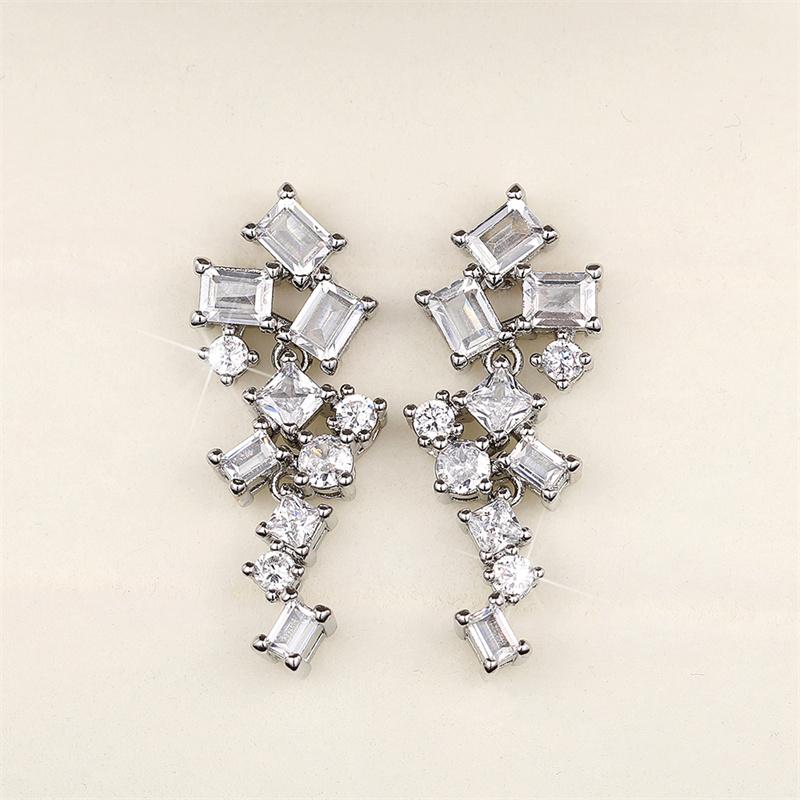 Huitan Kupferfarbene Damen-Hängeohrringe mit geometrischem Zirkonia Mode Ohrringe für Frauen Hochzeit Ohrringe Trendiger Zirkon