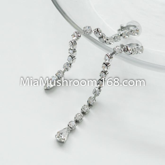 

Japanese-Style Asymmetrical Gemstone Tassel Earrings