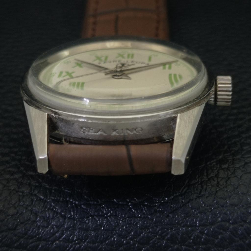 FAVRE LEUBA SEA KING VINTAGE HAND-WINDING SWISS MENS CREAM DIAL WATCH A703819-1 R213f-a703819