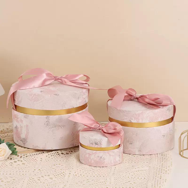 European Style Round Ribbon Gift Box for Weddings