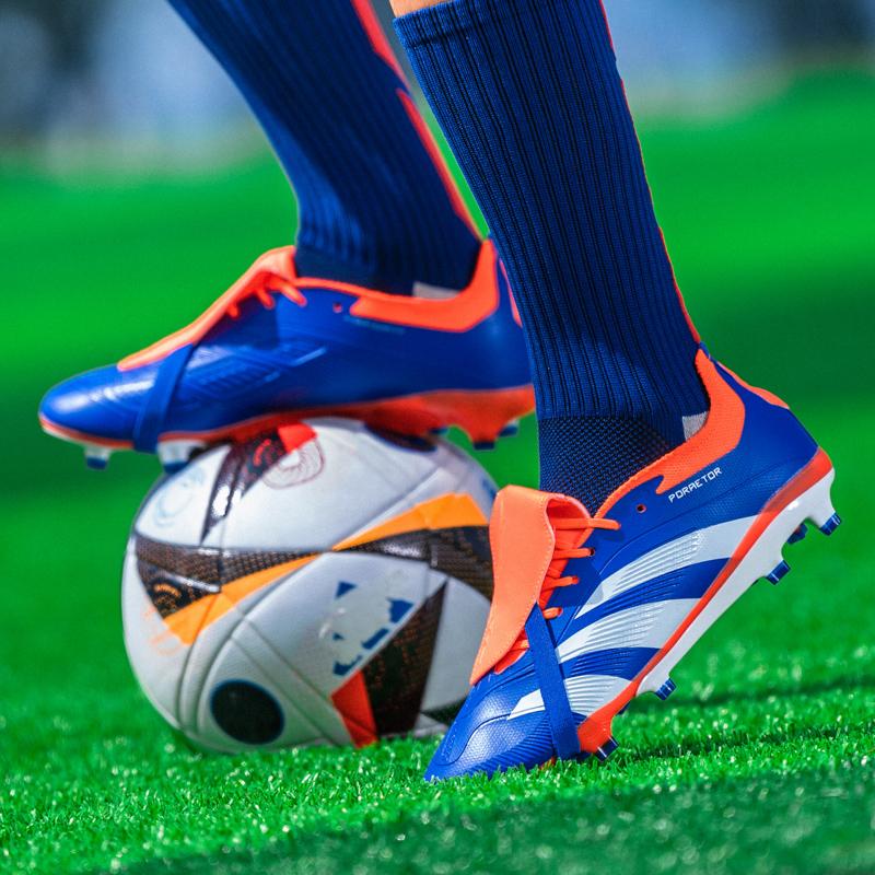 New Autumn High Quality Adult Football Shoes Lightweight Versatile Low Cut Sports Shoes Balanced and Flexible Nail Shoes