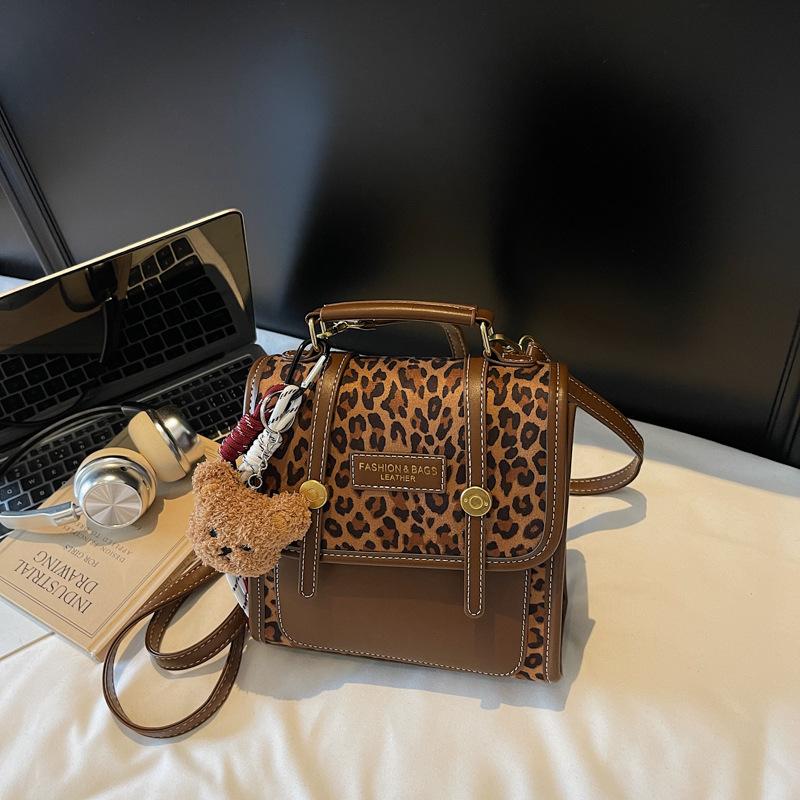 Fashion leopard print large capacity retro niche design backpack college style 2025 new women's handbag schoolbag