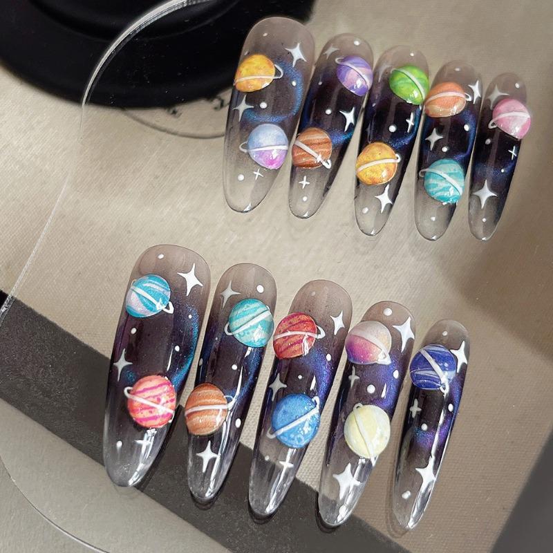 Samolepky na nehty s vesmírnou tématikou, Barevné designy mezihvězdných planet, Opakovaně použitelné samolepicí obtisky pro DIY manikúru, Perfektní dárek k svátku