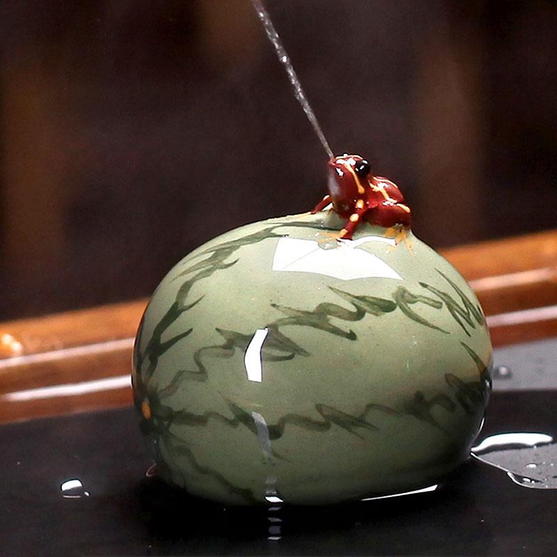 Ceramic Frog Tea Pet Cute Tea Set Ornaments Tea Set Accessories Spray Water Frog Tea Pet Heat Expansion Andcontraction Principle