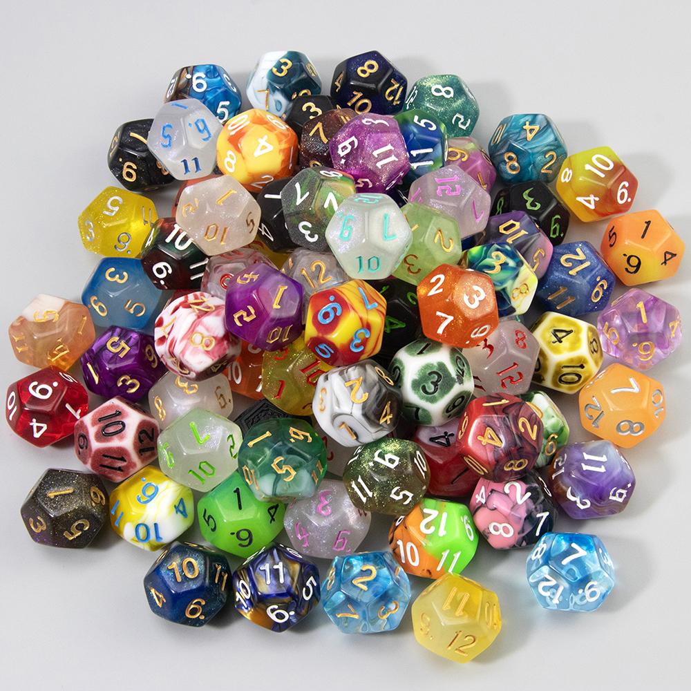 100 Stück Zufälliges Würfelset für DND Rollenspiel, Verschiedene Farbstile Polyedrische Würfel D4/D6/D8/%/D10/D12/D20 Spielwürfel