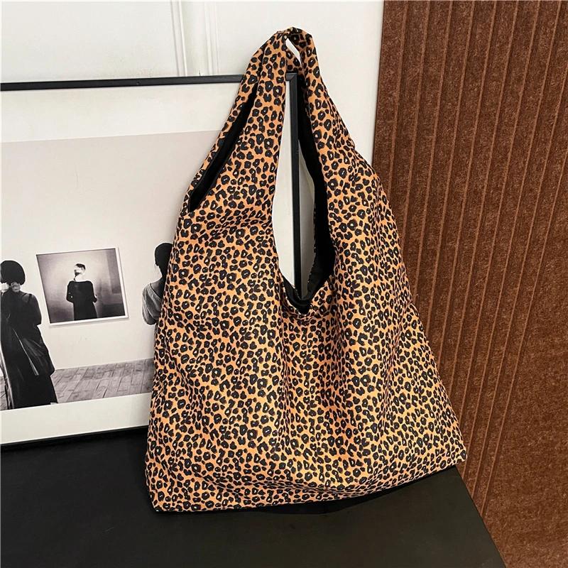 Leisure commuting large capacity bag for women fashion trend leopard print versatile shoulder bag paquete tote