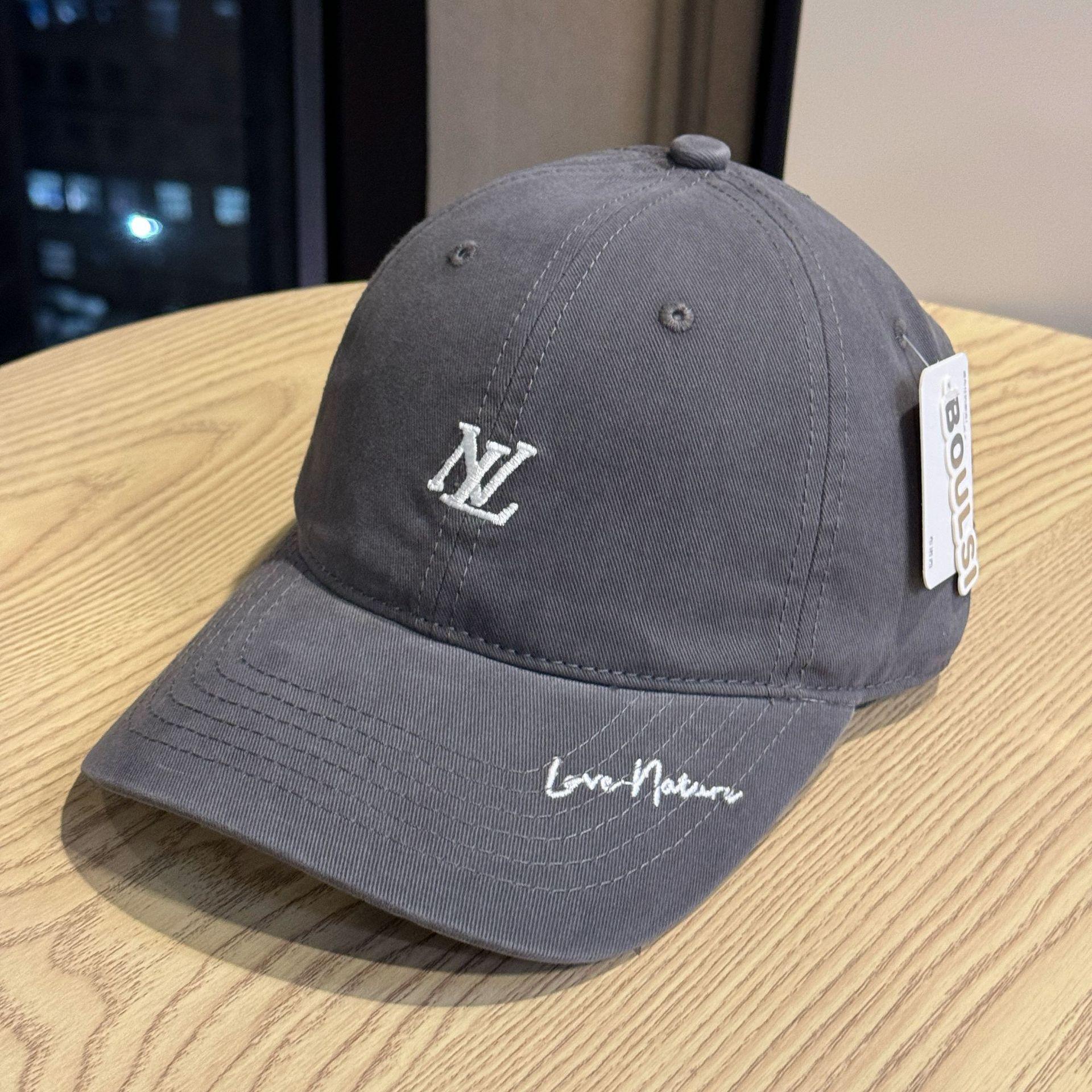 

Sun Visor Baseball Hat for Women Fashionable Casual Versatile Simple and Trendy Soft Top Peaked Hat for Men Showing A Small Face Adjustable