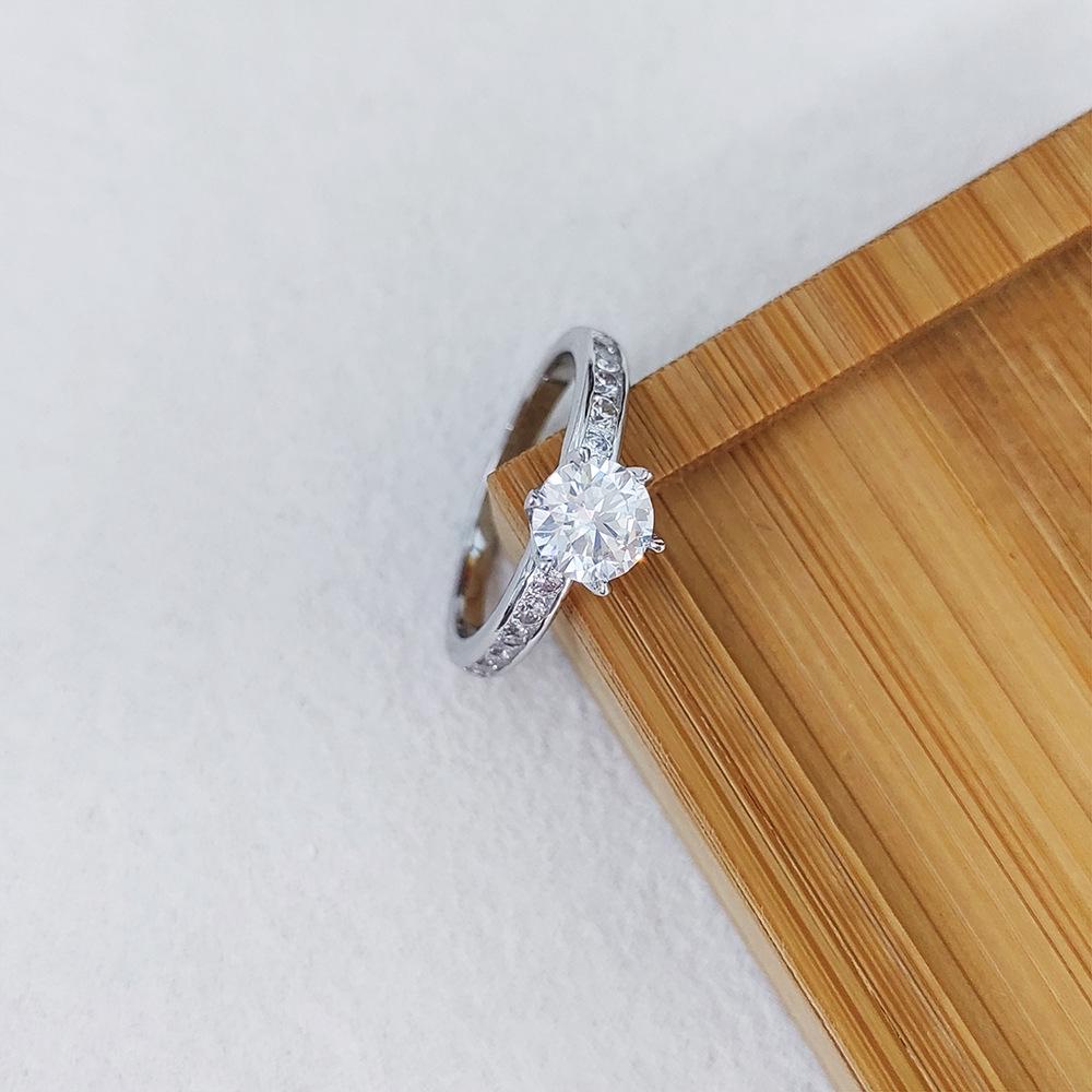 1 Carat D Color Moissanite Ring, Six-Prong Crown Design, 925 Sterling Silver, Light Luxury Jewelry