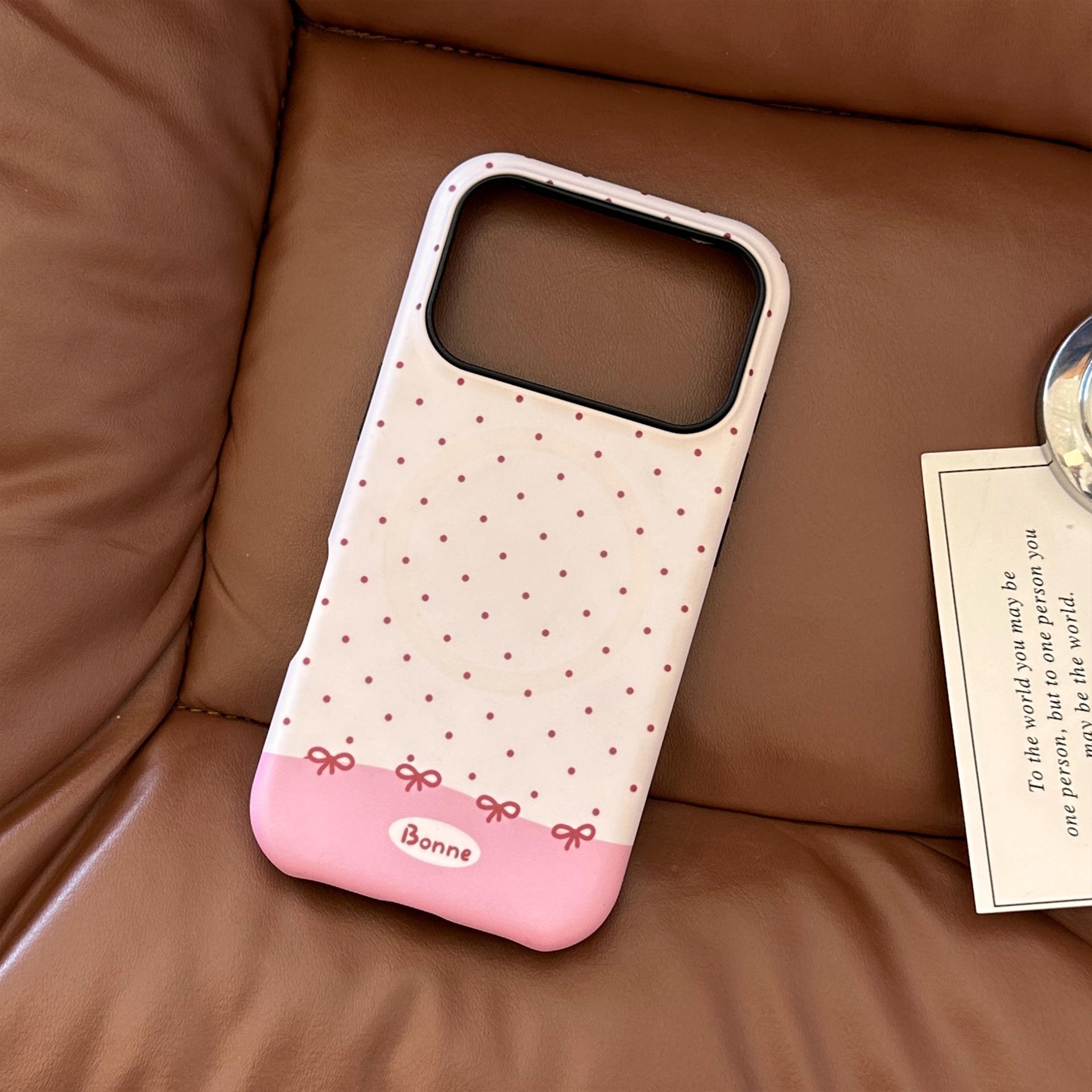 

Trendy Magnetic Coconut Milk Strawberry Dot iP17promax Phone Case - Apple Anti-Fall 16/15 iPhone 17 Pro Max