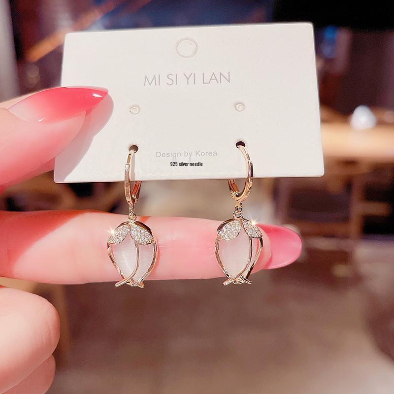 2023 High-End Tulip Ear Cuffs with Cat's Eye Stone Flower Dangle Earrings - Light Luxury and Versatile Fashion Jewelry