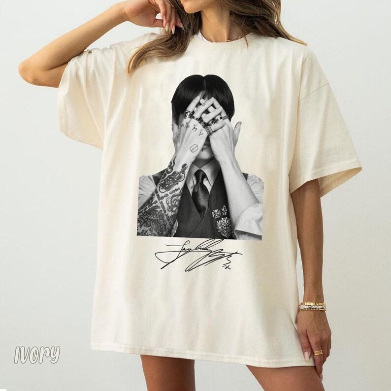 T-shirt Unisexe Signature des Membres Bangtan Arirang, Tournée Mondiale BTS 2026 BT21, T-shirt de Concert BTS, T-shirt Rétro Années 90, Produits Dérivés BTS, Cadeaux pour Fans de Musique Kpop