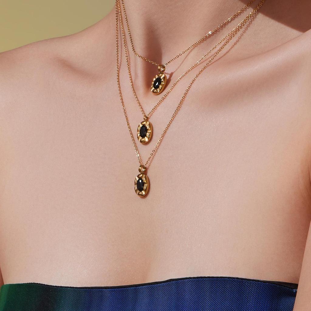 Qiong Yao Geometric Oval Black Zircon Pendant Clavicle Chain - Light Luxury Stainless Steel Jewelry