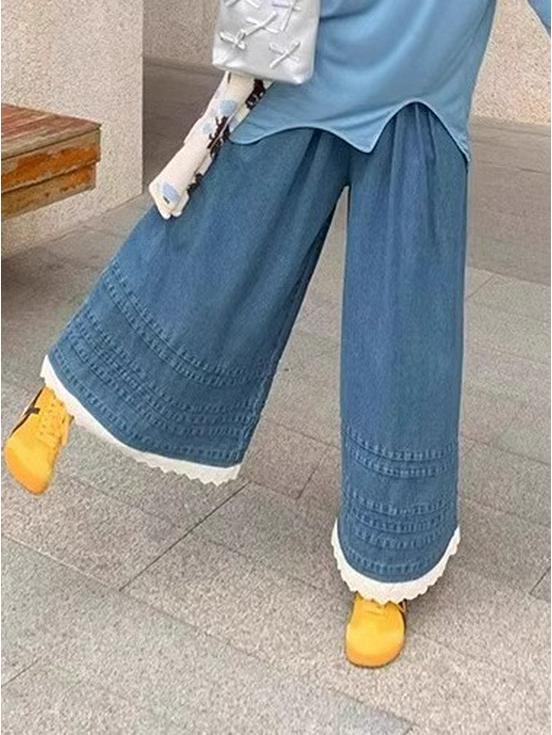 Dámský módní oblek pro podzim 2024: Vrstvená vesta, krajkové spodní tričko, široké džínové kalhoty