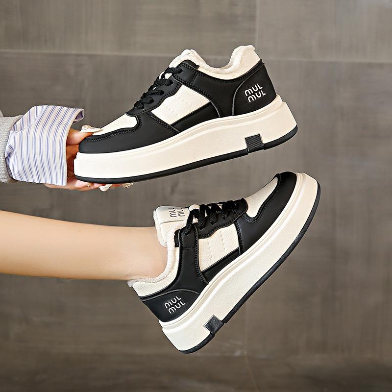 Muffin Platform White Shoes Women's Spring and Autumn 2025 New Korean Version Internet Celebrity Casual Student Board Shoes Women Ins Tide