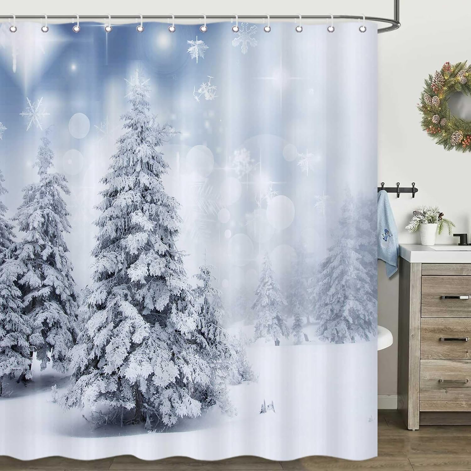

Рождественская шторка для душа Зимний лес с узором из снежинок и елок, водонепроницаемый набор для декора ванной комнаты к праздникам, включает крючки 90x180cm35x71in