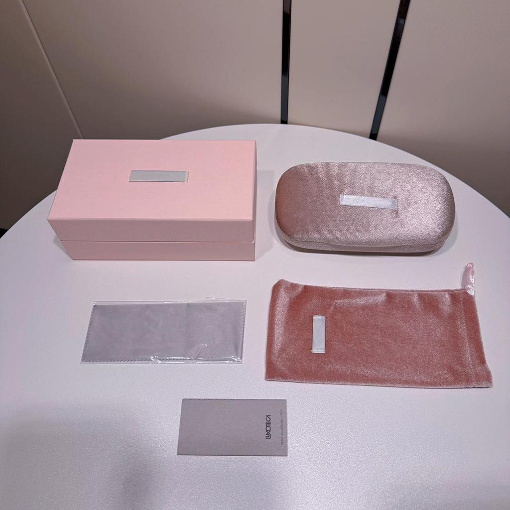 High-Quality Arc De Triomphe Sunglasses Case: Miu Miu Style by Yang Shulin