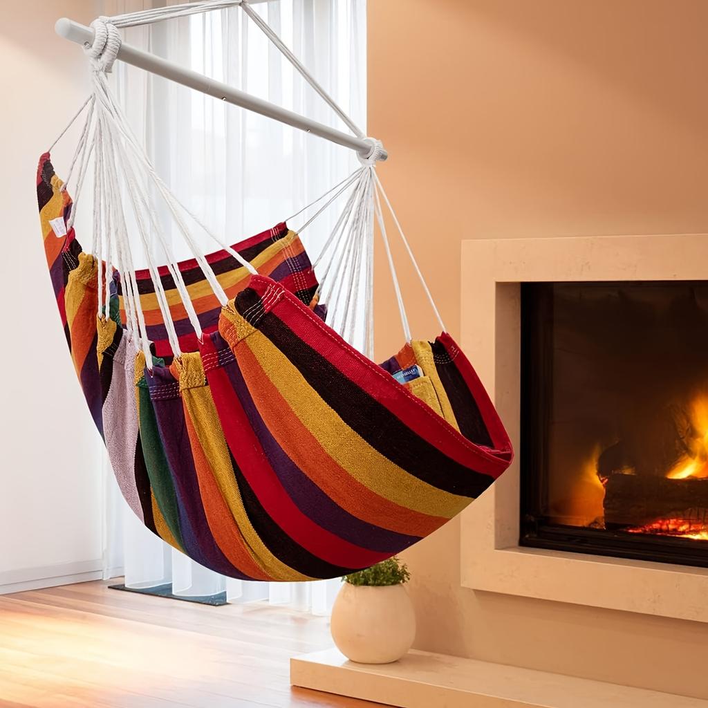 Portable hammock with straps is suitable for backyard porches and indoor/outdoor use