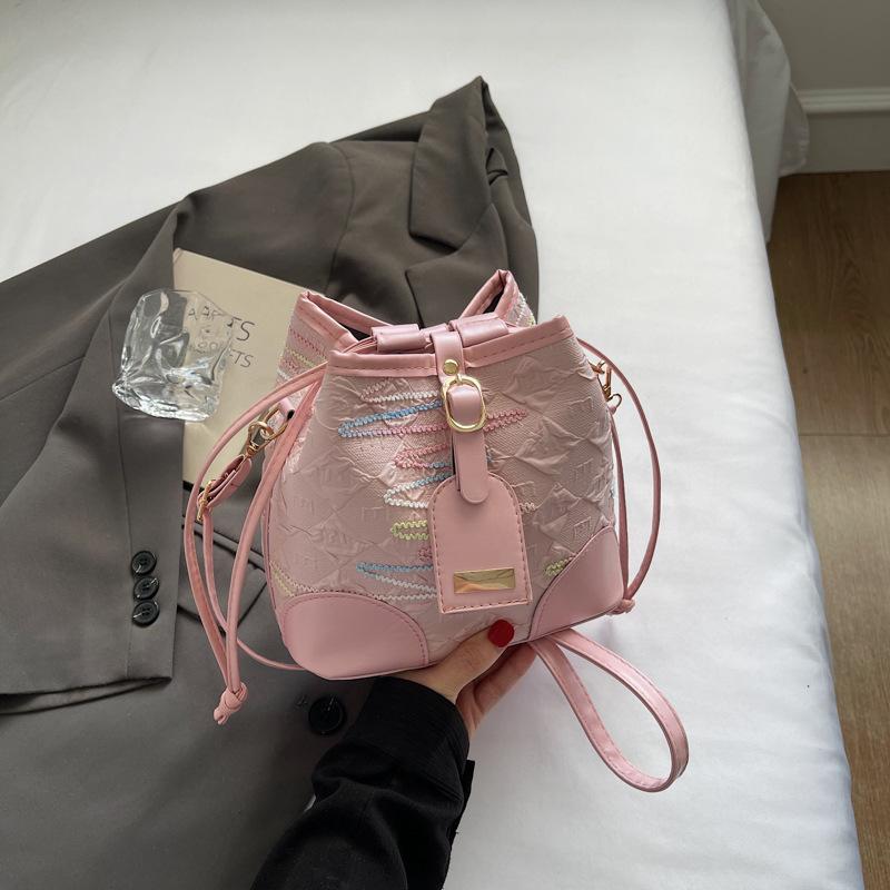 Light Casual Commuter Bucket Tote Bag New Fashion Versatile Shoulder Bag Niche Messenger Bag Women