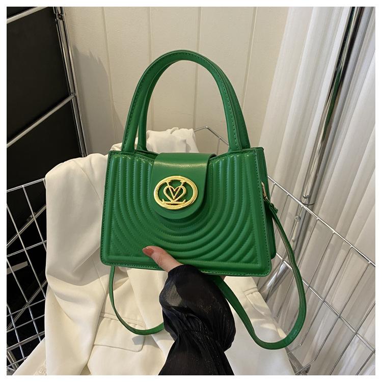 

Складчатая темпераментная женская сумка 2025 новая трендовая простая маленькая квадратная сумка модная темпераментная на плечо через плечо зелёный