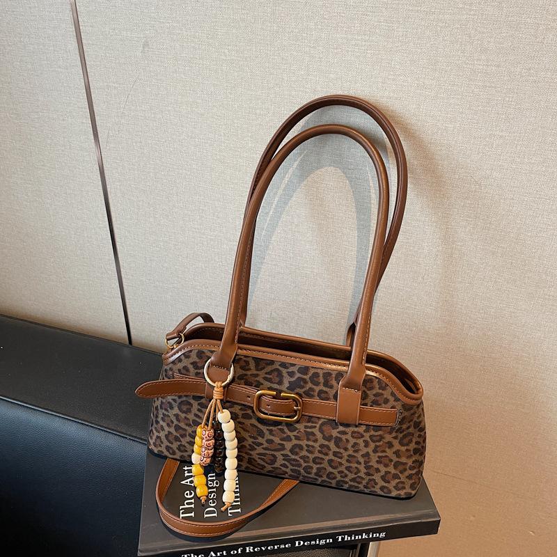 Retro small bag women's autumn and winter versatile 2025 new simple shoulder underarm bag popular commuter tote bag this year