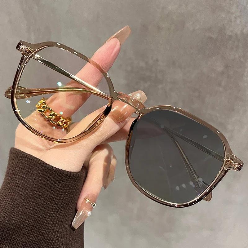 Women's New Fashion Square Frame Photochromic Myopia Glasses Blocking Blue Light To Protect The Eyes Men's Myopia Glasses