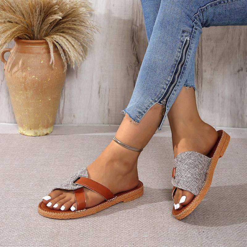 Large size flat-bottomed slippers summer new color matching foot casual fish mouth cool slippers 36