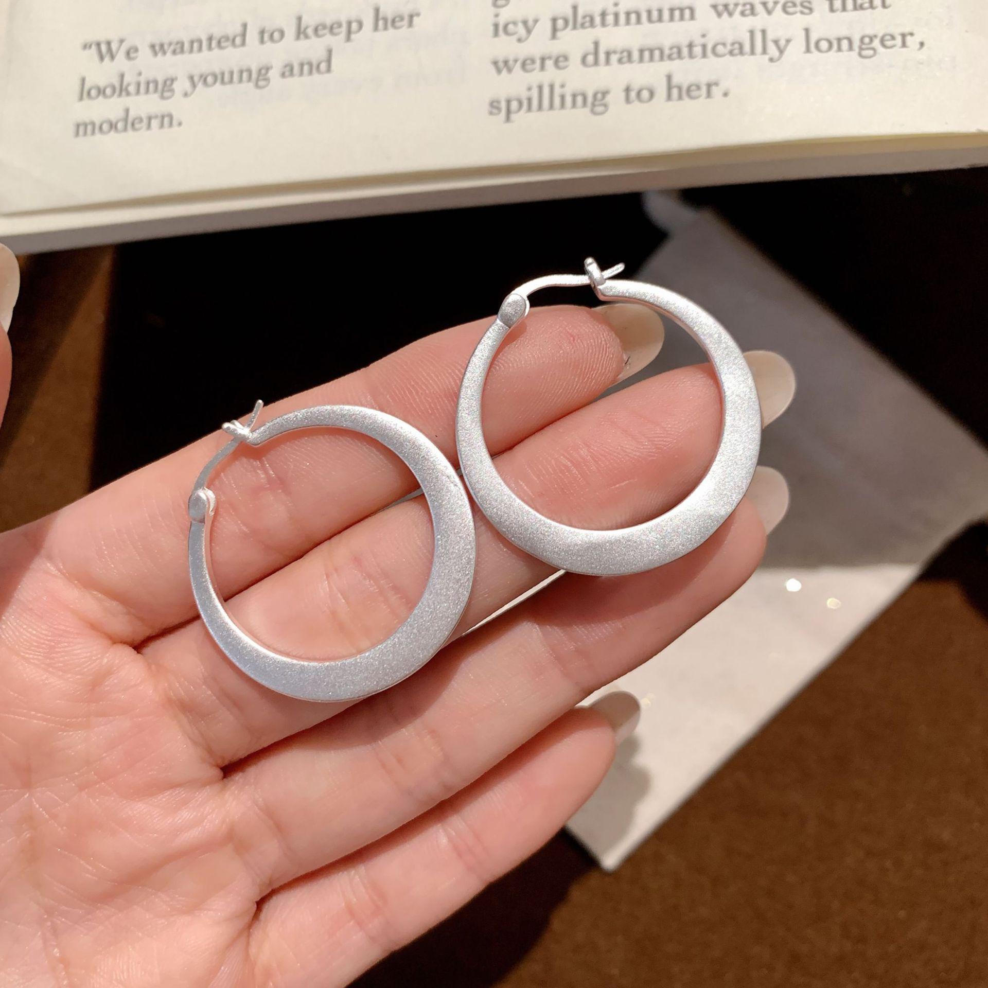 Geometric Circle Earrings for Women: Elegant, Simple, Versatile, Trendy & Stylish Ear Stud Accessories. ed2586