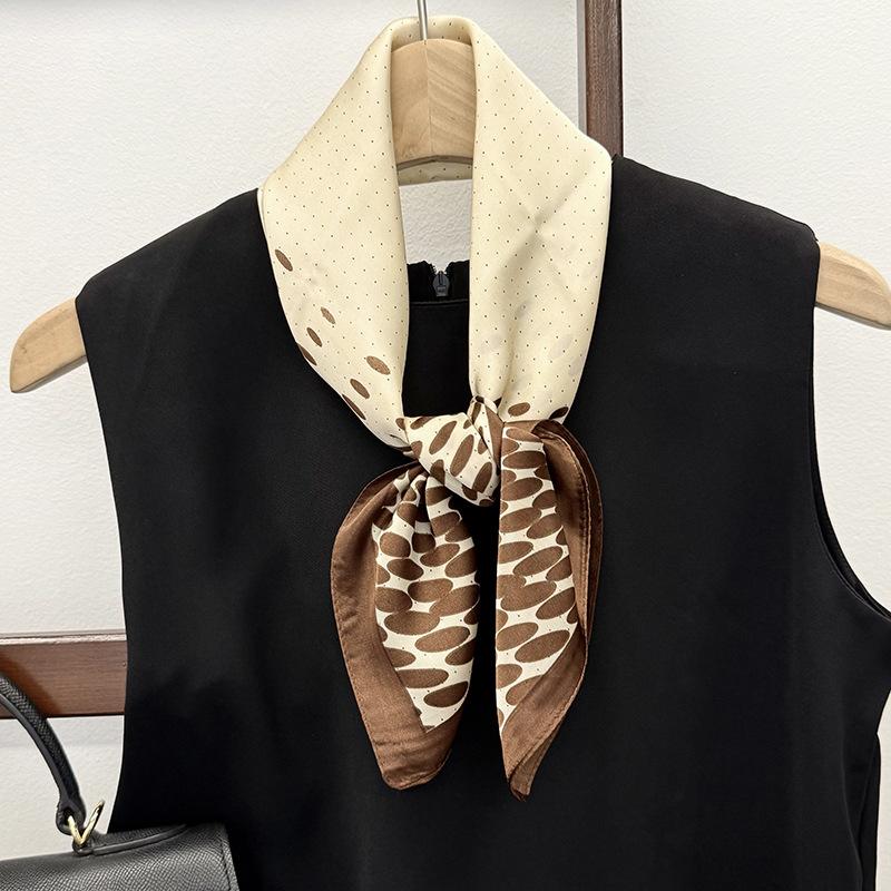 70 square scarves, new silk scarves, fashionable and versatile bags, tied hair scarves, headbands, neck protectors, scarves, shawls.